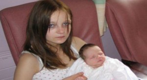 طفلة_مكسيكية_تلد_مولوداً