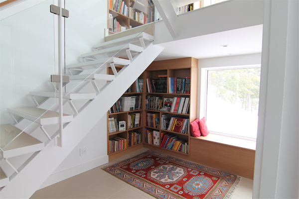  افكار وتجارب منزلية مبدعة لاستخدام المساحة تحت الدرج 13-space-under-stairs