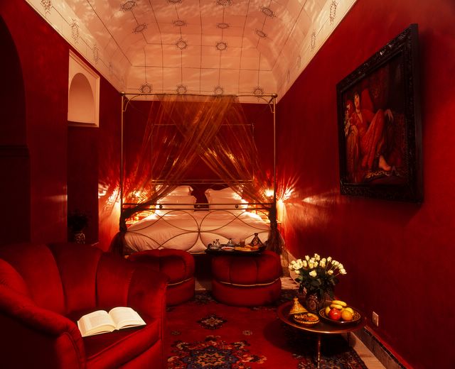 صور غرف نوم باللون أحمر