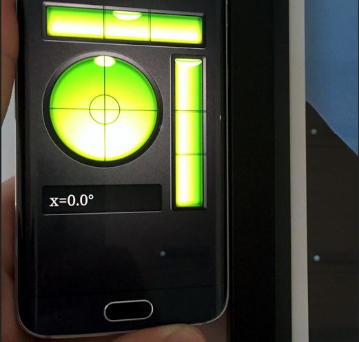 تجربة تطبيق Bubble Level: كيف يحوّل هاتفك إلى ميزان احترافي؟